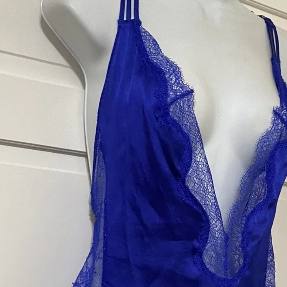 Victorias Secret Satin & Lace strappy nightgown--Medium
